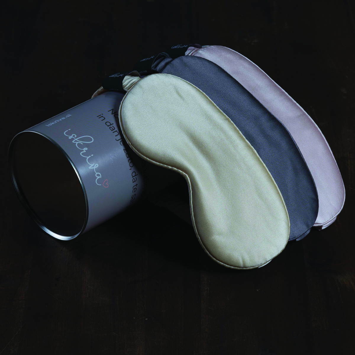 Iskriva svilene spalna maske